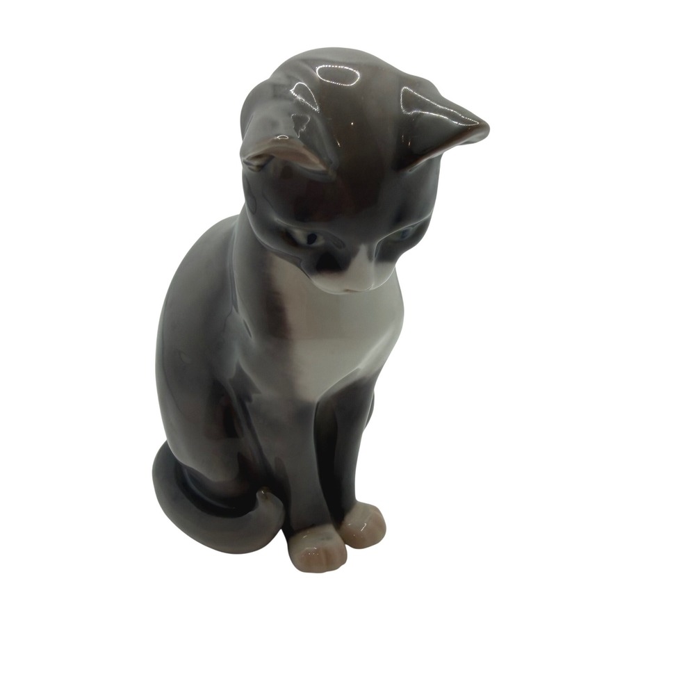 Bing & Grondahl B&G Sitting Cat Porcelain Figurine 1876 Denmark Grey White